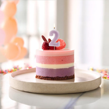 2 Jaar Kaars Paars 10cm van Partydeco koop je bij Partywinkel