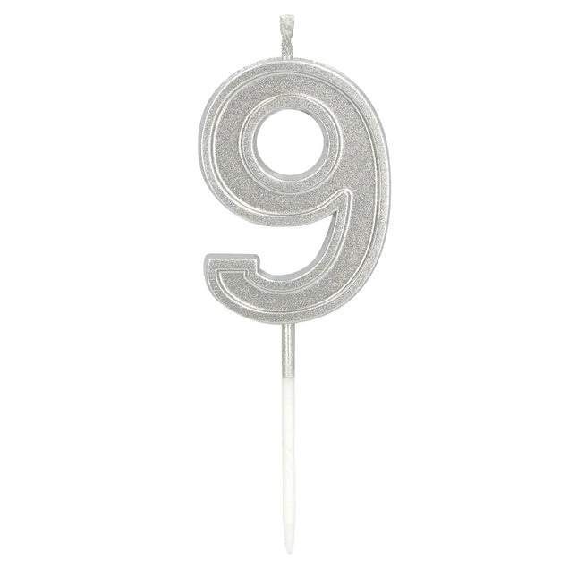 Kerze „Elegant '9'“ in Silber auf einem Stäbchen (3 x 4,2 x 0,7 cm)