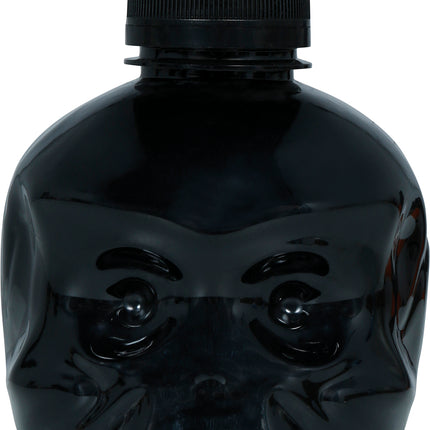 Schwarzer Becher mit Totenkopf und Strohhalm