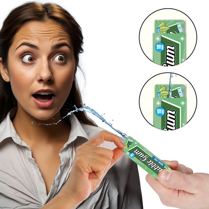 Eine Packung Kaugummi, der Wasser verspritzt.