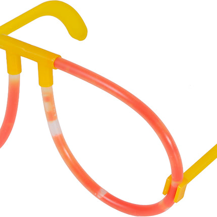 Farbige Gläser leuchten im Dunkeln