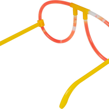 Farbige Gläser leuchten im Dunkeln