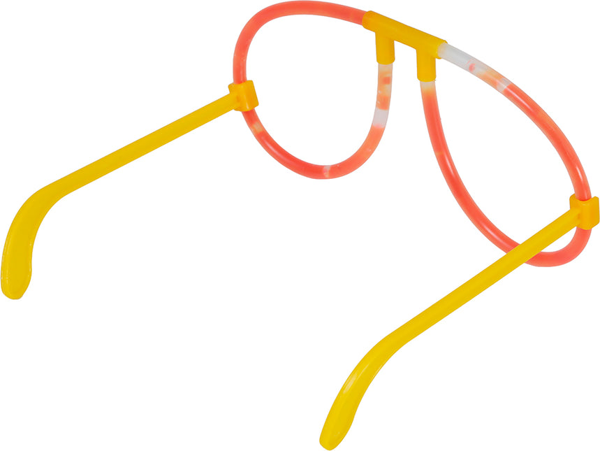 Farbige Gläser leuchten im Dunkeln