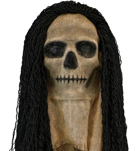 Totenkopf-Maske mit Umhang und Haaren