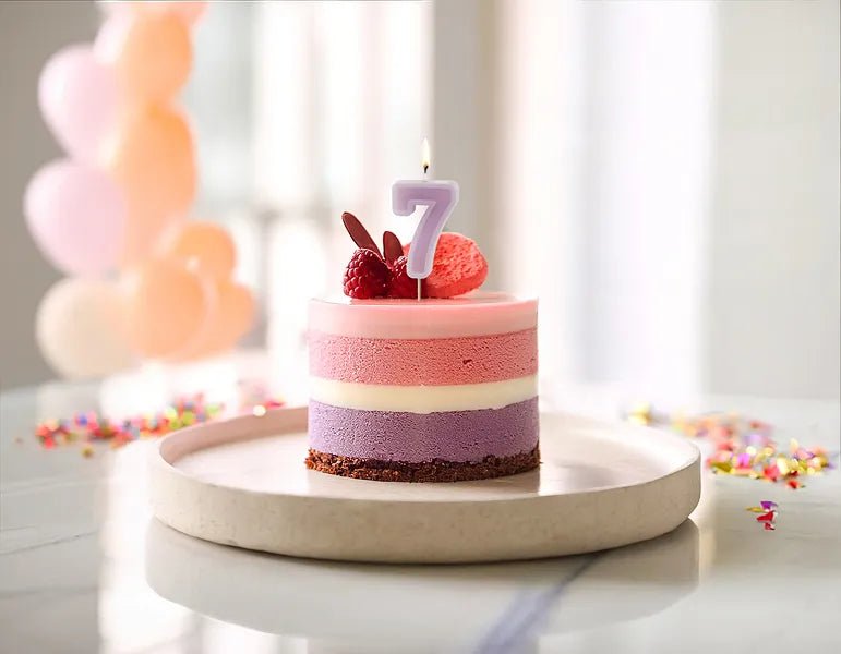 7 Jaar Kaars Paars 10cm van Partydeco koop je bij Partywinkel