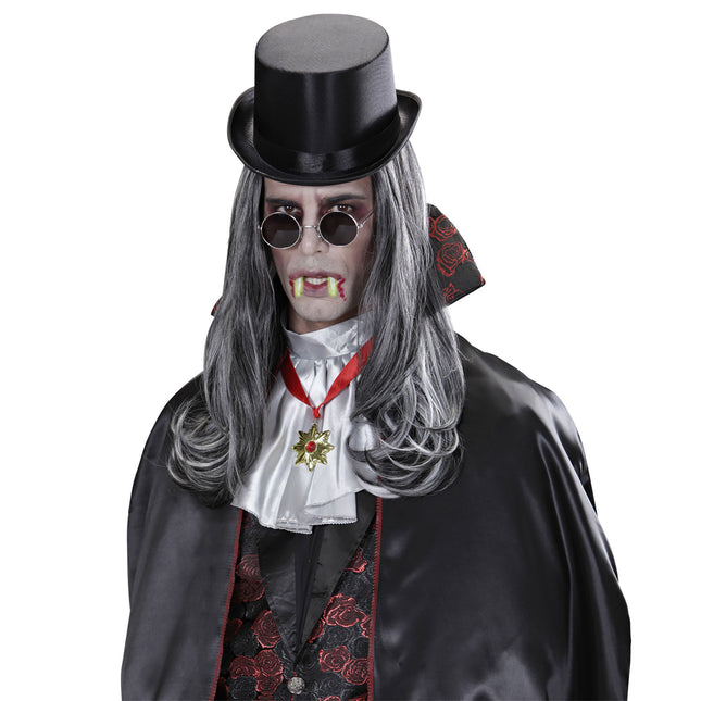 VAMPIRZAHN LEUCHTET IN DER DUNKELHEIT