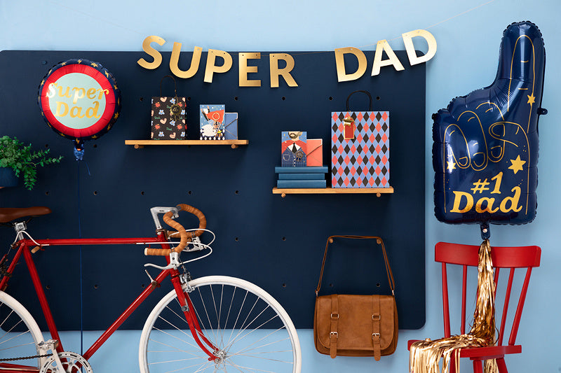 Grußkarte Super Dad mit Emaille Pin 15,5cm