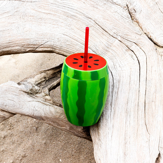 Becher mit Wassermelonenstrohhalm