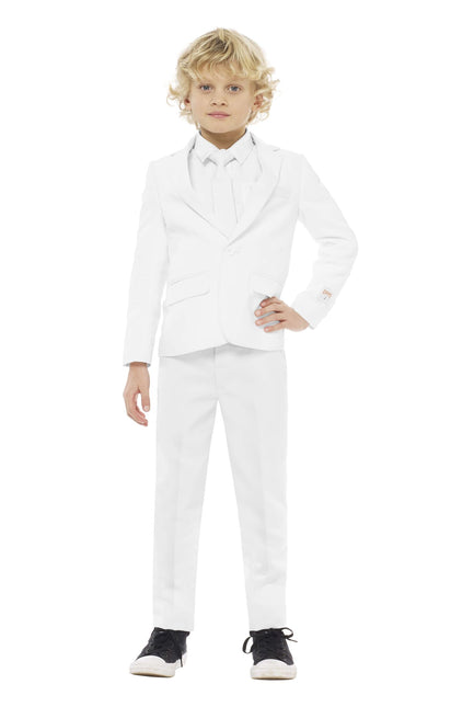 Junge im weißen Anzug <tc>OppoSuits</tc>
