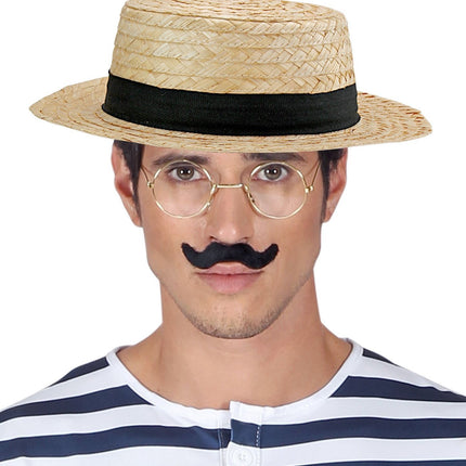 Hut mit schwarzem Band