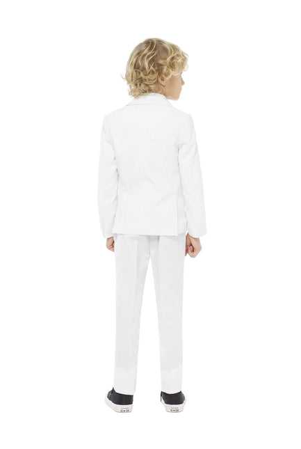 Junge im weißen Anzug <tc>OppoSuits</tc>