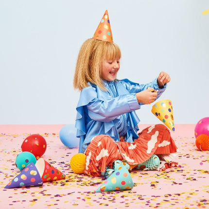 Gekleurde Feesthoedjes Stippen XL 16cm 6st van Partydeco koop je bij Partywinkel