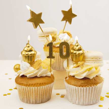 Kaarsjes 10 Jaar Cupcake Goud 17,5cm van Paper Dreams koop je bij Partywinkel