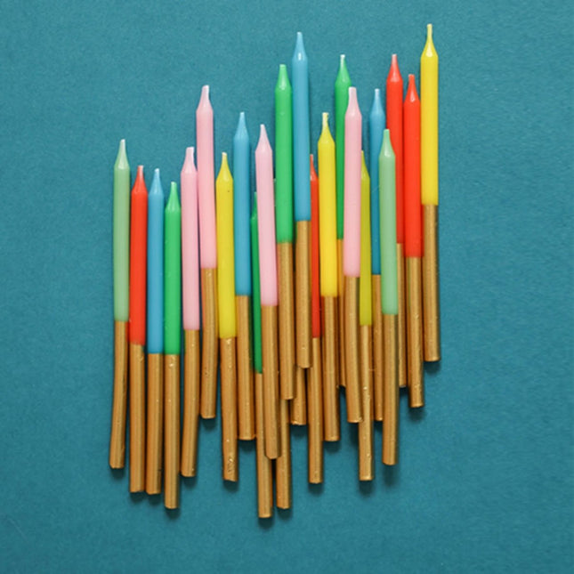 Kaarsjes Retro Gekleurd 10cm van Folat koop je bij Partywinkel