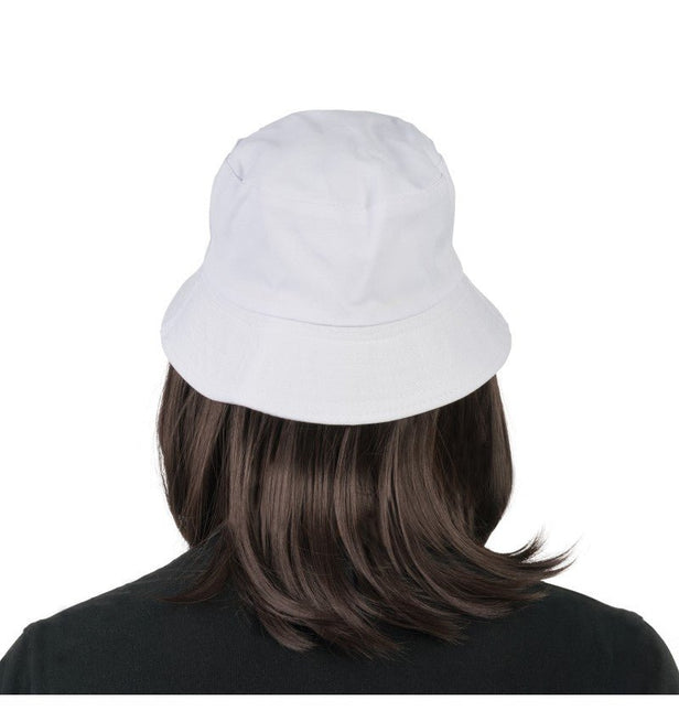 Lorenzo – Donkerbruine Haarpruik met Witte Bucket Hat van CHAKS koop je bij Partywinkel