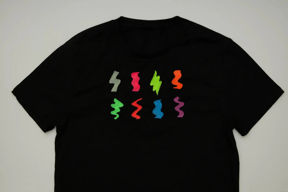 Moon Glow Glow in the Dark Fabric Paint Pink 30ml van Moon Creations koop je bij Partywinkel