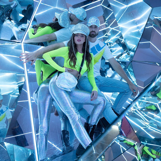 Pet Holografisch Zilver Verstelbaar 26cm van Boland koop je bij Partywinkel