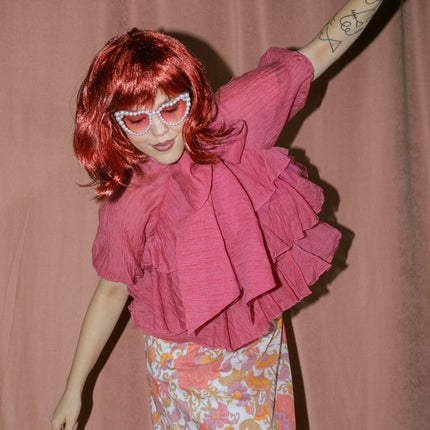 Rode Pruik Bob Met Een Pony van Partydeco koop je bij Partywinkel