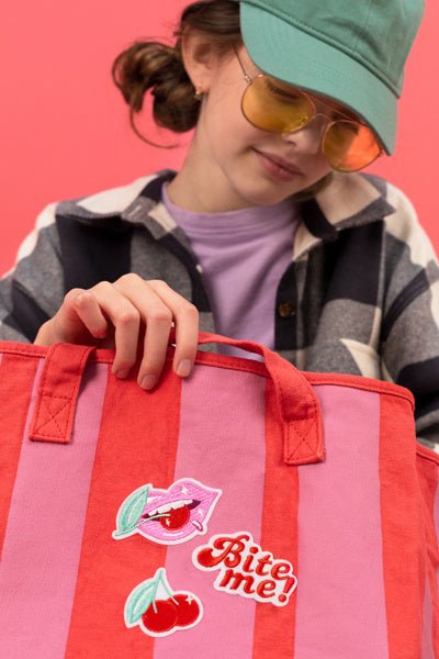 Stijk Embleem Bite Me 3st van Partydeco koop je bij Partywinkel