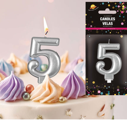 Zilveren Kaars 5 Jaar Metallic 8cm van Fiestas Guirca koop je bij Partywinkel